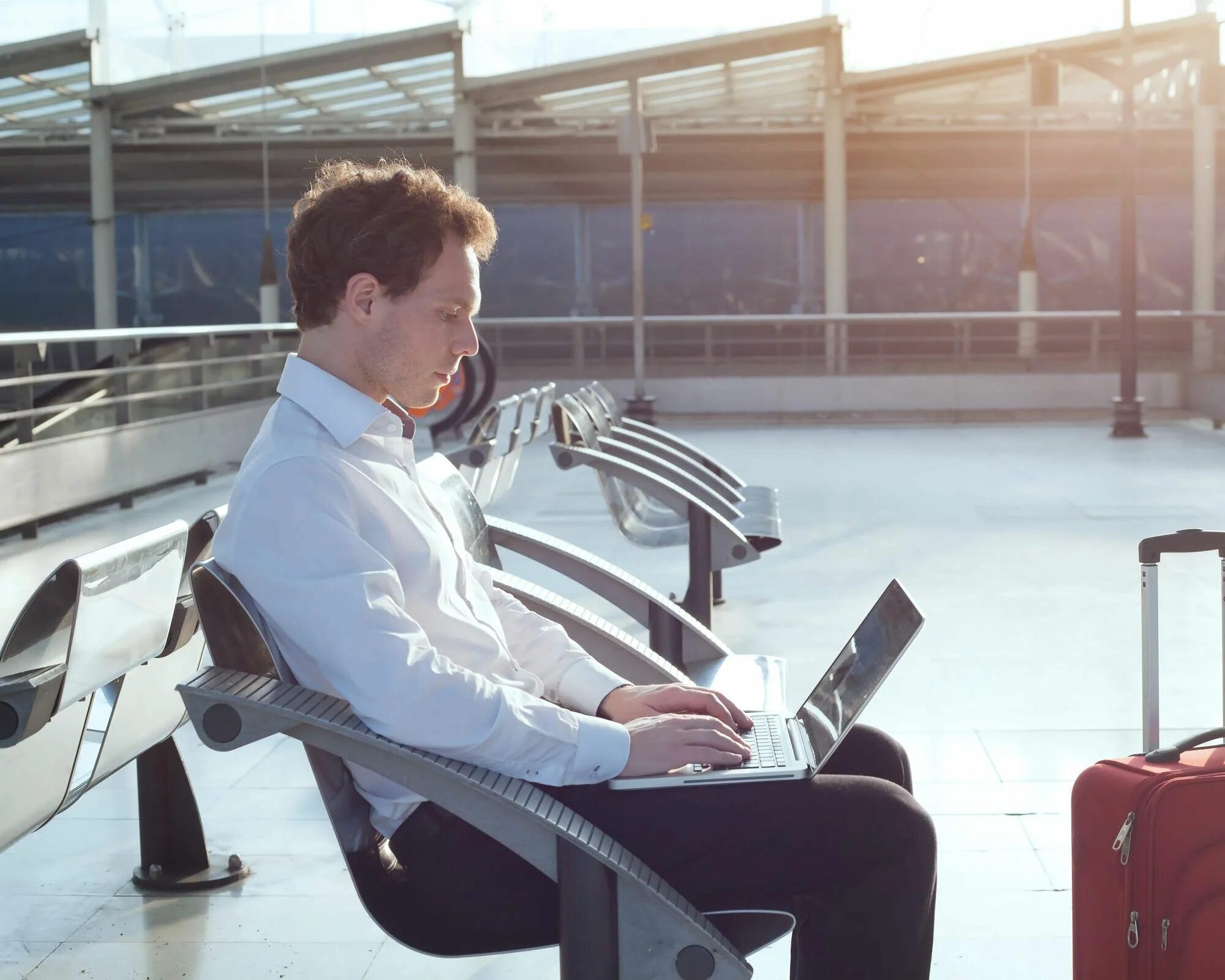 Business travellers are. Деловой туризм (бизнес-туризм. Деловой туризм. Бизнесмен в аэропорту. Деловой туризм.