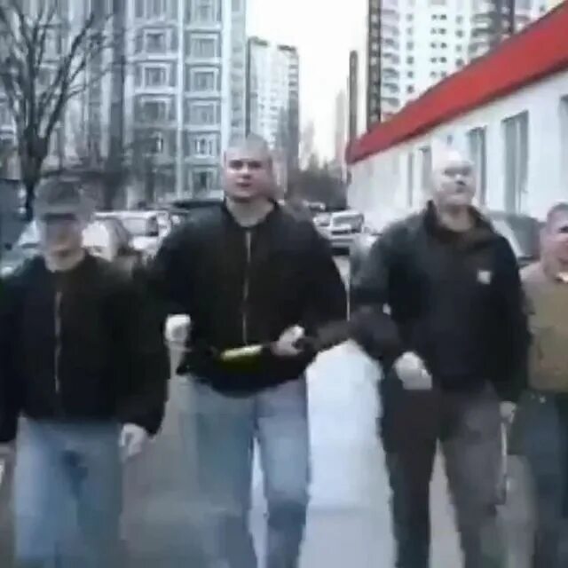 максим марцинкевич крылатское. тесак крылатское. максим марцинкевич нацист. скинхеды формат 18. макс тесак в молодости.