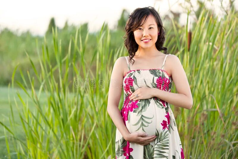 Красивые беременные азиатки.