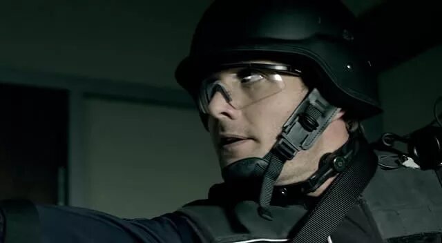 S w a t огненная. S.w.a.t.: огненная буря фильм 2011. огненная буря фильм 2011. swat огненная буря 2011. сват огненная буря фильм.