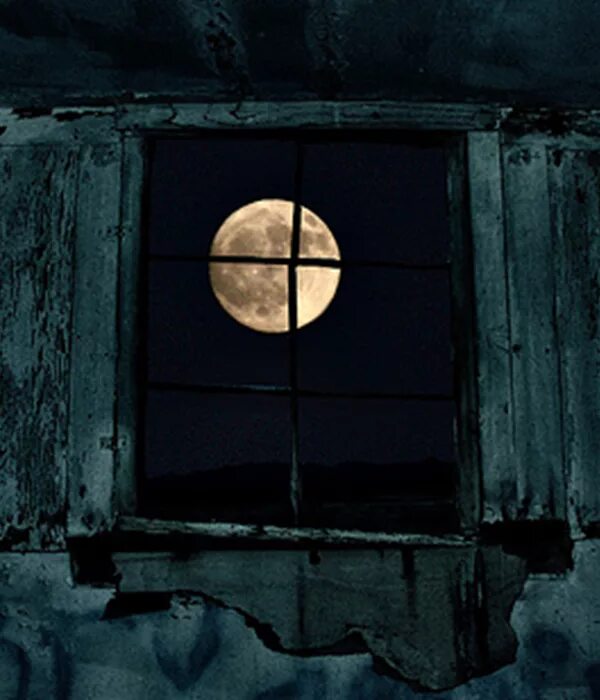 Луна заглядывает в окно. Ночное окно. Луна в окне. Окно ночью. Лунный свет в окне.