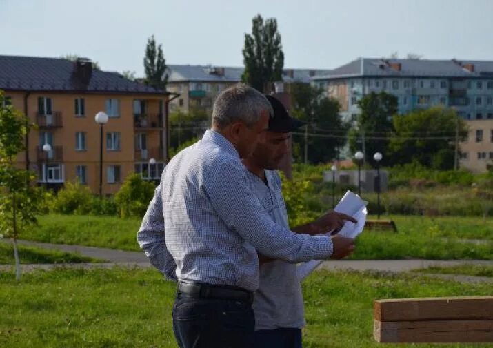 Тула ефремов купить. Город Ефремов Шураева администрация. Бунинский парк в Ефремове. Парк Бунина в Ефремове.