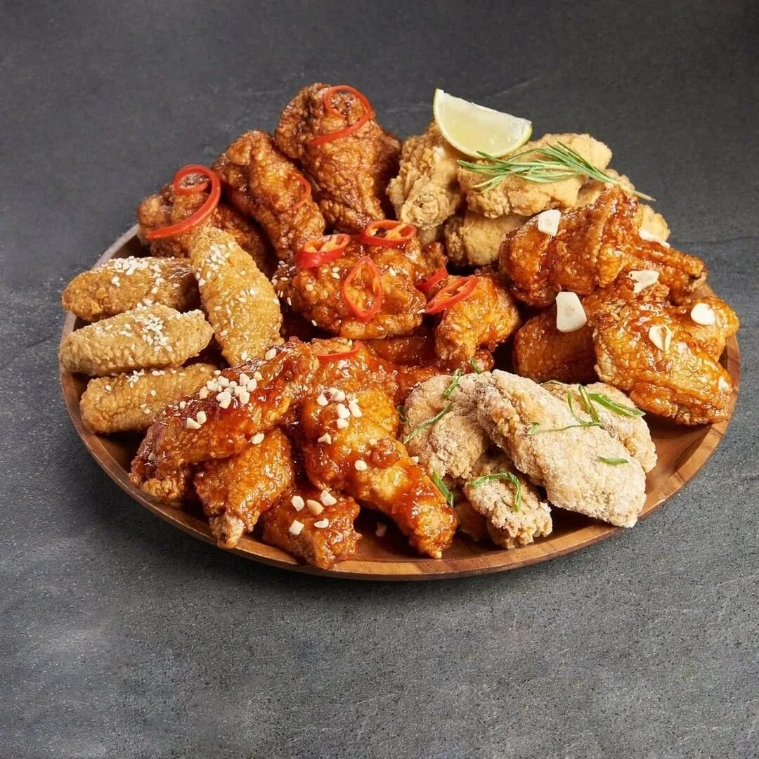 Chicken can be. Курочка Каннам Чикен. Крылья Каннам Чикен. Каннам Чикен Новосибирск. Фрайд Чикен корейски.