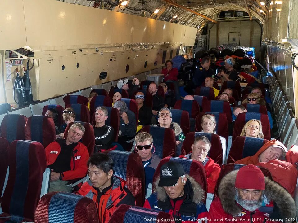 пассажиры ил 76. стабилизатор ил 76. ил 76 сиденья. самолет ил 76 мд. шасси ил 76.