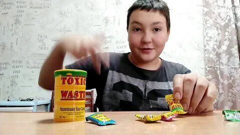 Едим самые кислые конфеты в мире