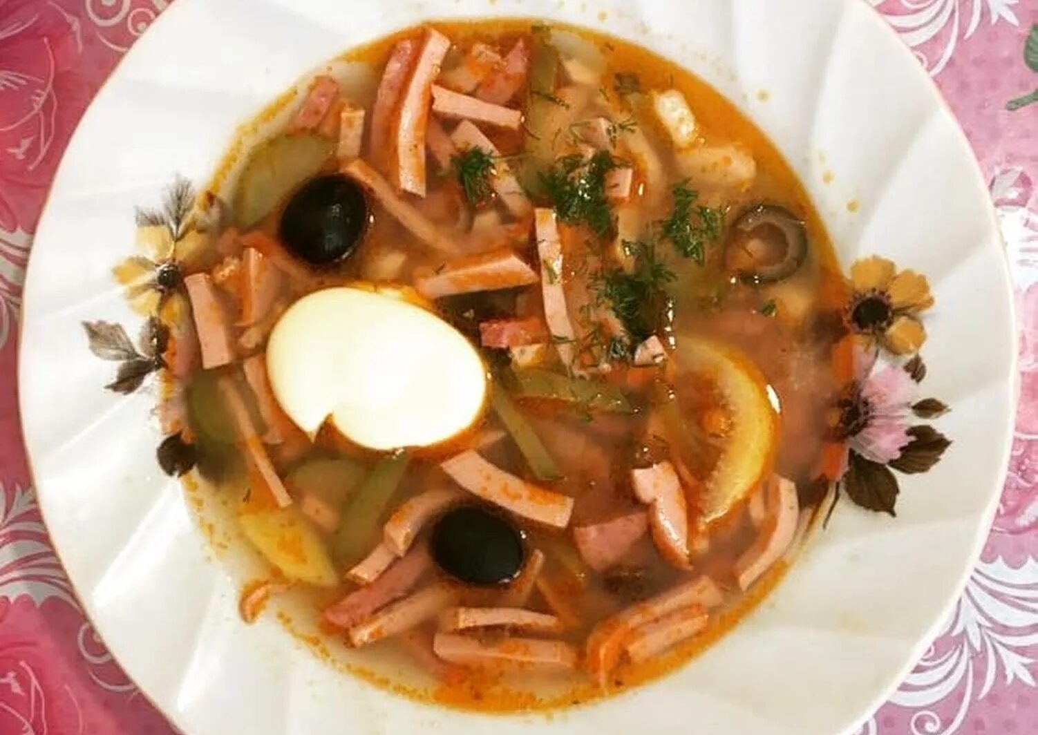 Солянка сборная с колбасой с картошкой. Кукпад солянка. суп солянка мясная сборная с картошкой. солянка мясная с картошкой. солянка сборная мясная с картошкой и колбасой.