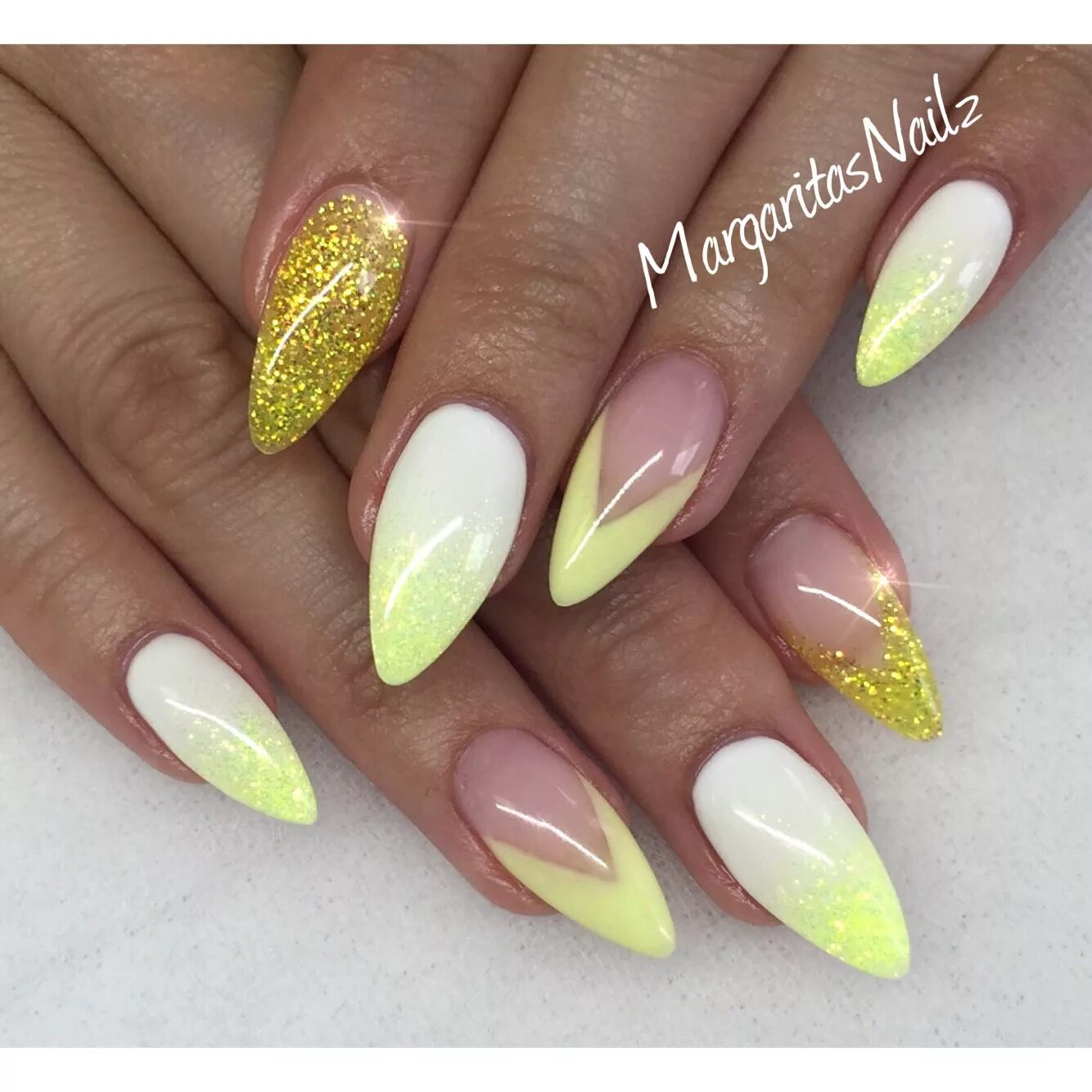 Лимонный маникюр: 30 невероятно привлекательных и эффектных примеров Almond nail