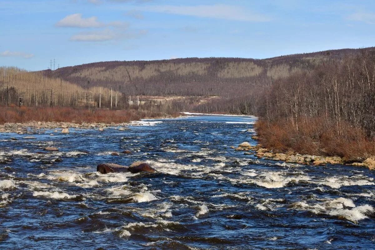 Вода в реке кола. Город кола река.