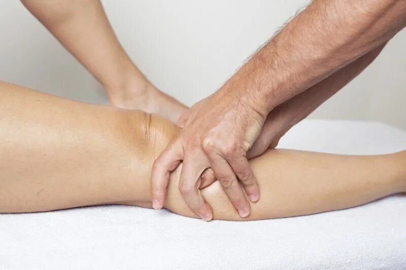 Можно ли делать массаж при артрите. Массаж при артрите. Ревматоидный артрит коленного сустава массаж. Можно ли делать массаж при артрите. Лечебная физкультура при ревматоидном артрите локтевого сустава.