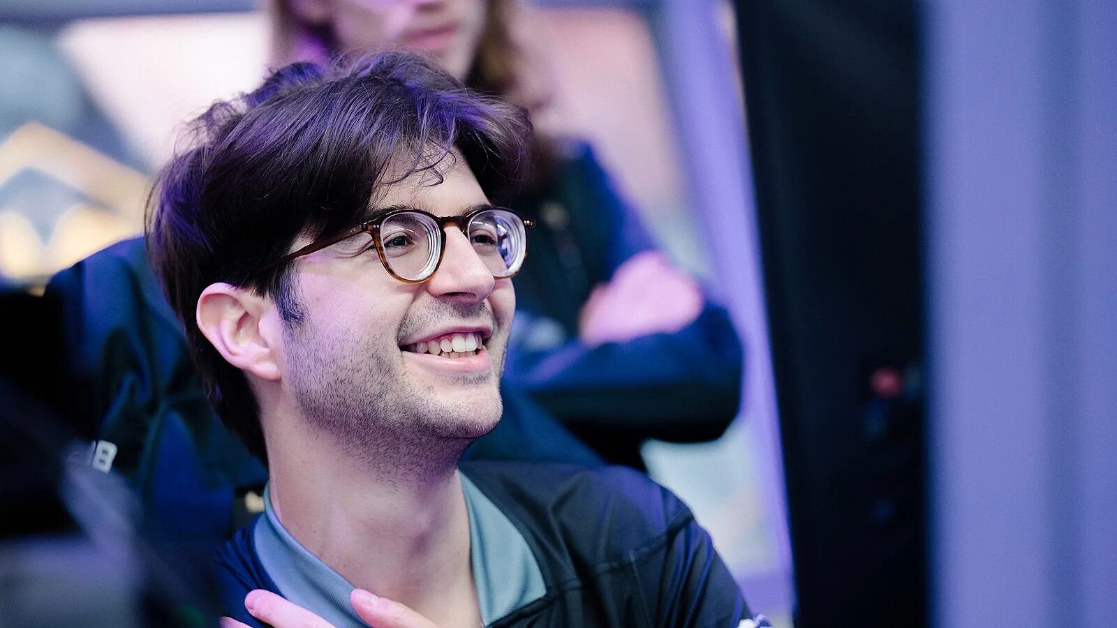 Tv paris major 2023. Наклейка бласт тиви париж 2023. Капсула blast tv. Капсула с наклейками легенд blast. Капсула blast tv.