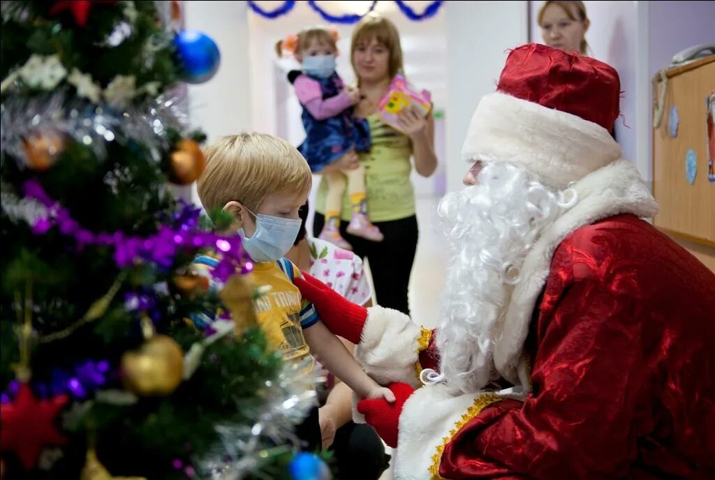 Новый год в больнице. Детская больница с новым годом. Как встретить новый год в больнице. Новый год в больнице фото. Как встретить новый год в больнице.