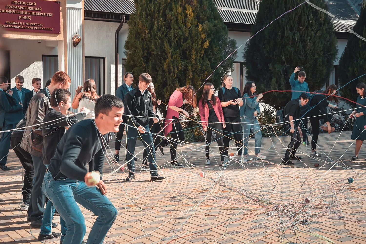 Филиал ргэу ринх в черкесске преподаватели. Мфц черкесск. Работа г черкесске. Хачиров ильяс карачаево черкесск. Выпускной в 9 классе 2011г черкесск.