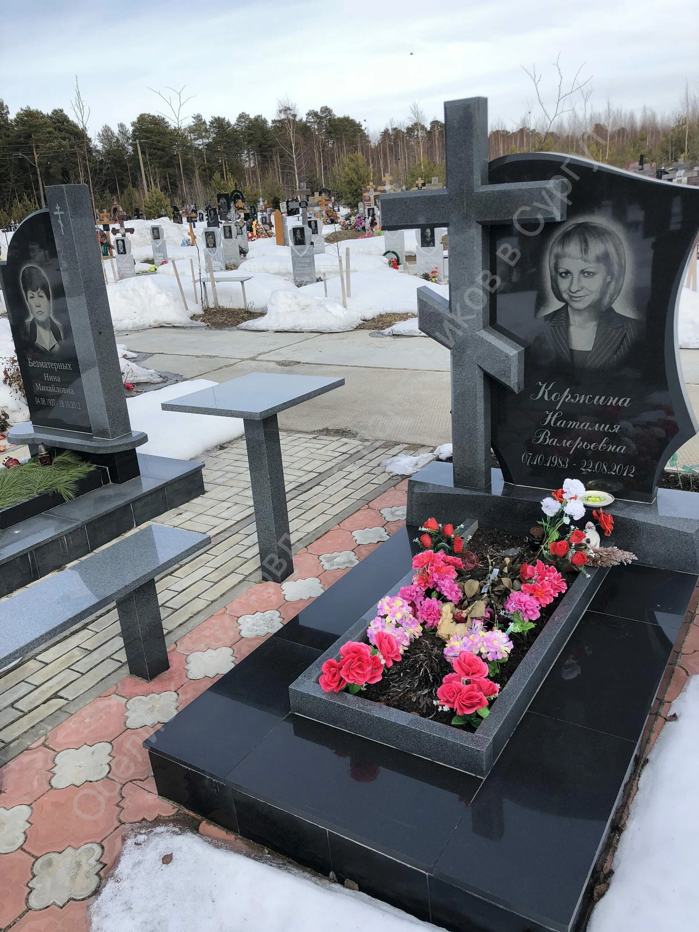 Памятники на могилу сургут. Памятники на могилу сургут. 2, сургут фото. Могила сургутская большая фотография. Николо-архангельское кладбище памятники.