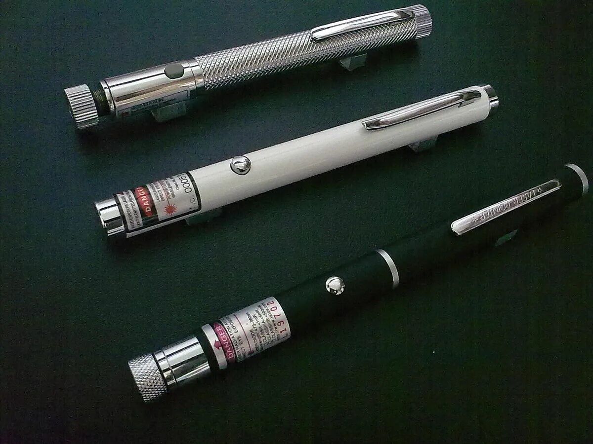 Лазерная резка фанеры изделия. Макина пирес. Laser pen near me. Буклет подставка laser files. Лазерная указка для проверки пожарных датчиков.