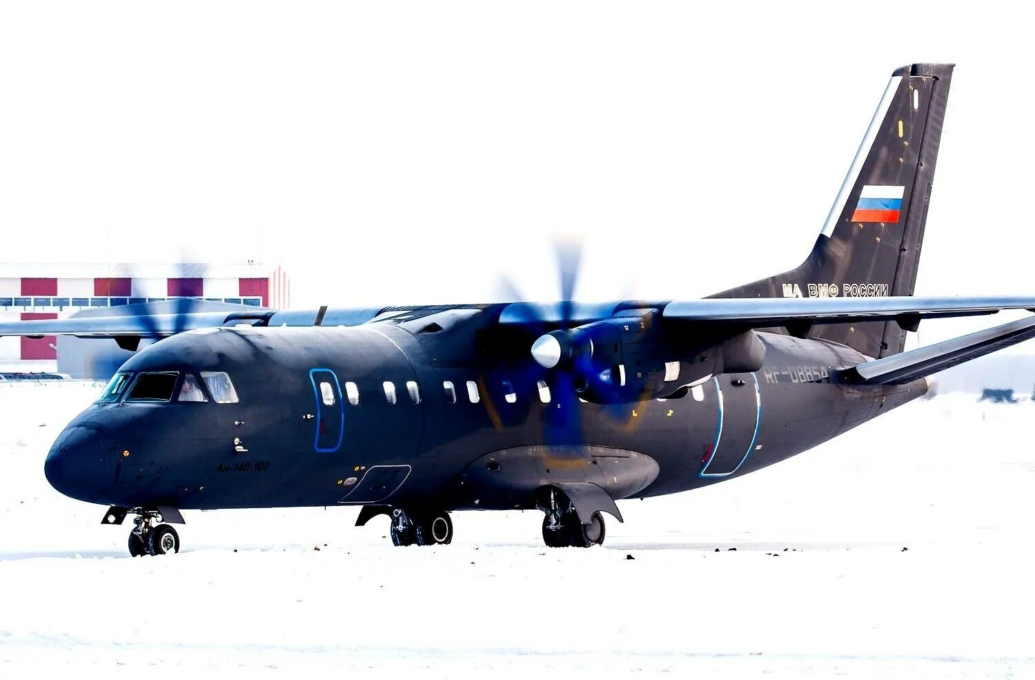 Турбовинтовой самолет пассажирский. АН 140 самолет. АН-140 ВВС РФ. Турбовинтовой самолет АН-140. АН-140-100.