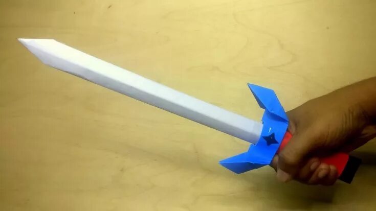 Оружие из бумаги без клея. Бумажный меч. Меч из бумаги. Оригами меч. Легкий меч из бумаги.