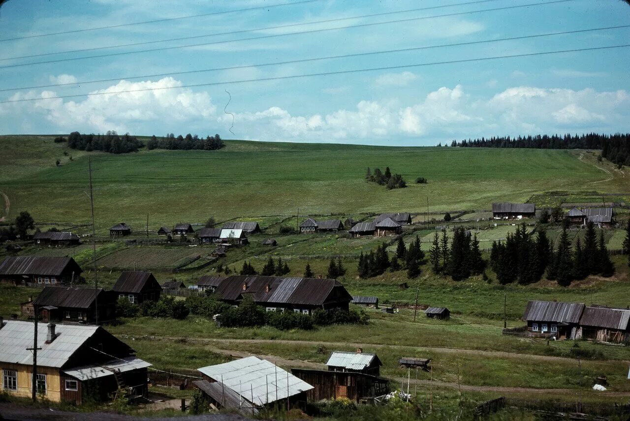 Ис село. Деревни Урала Свердловской области. Деревня на уральских горах Свердловской области. Деревня Урал Башкирия. Забытые деревни Урала Свердловской области.