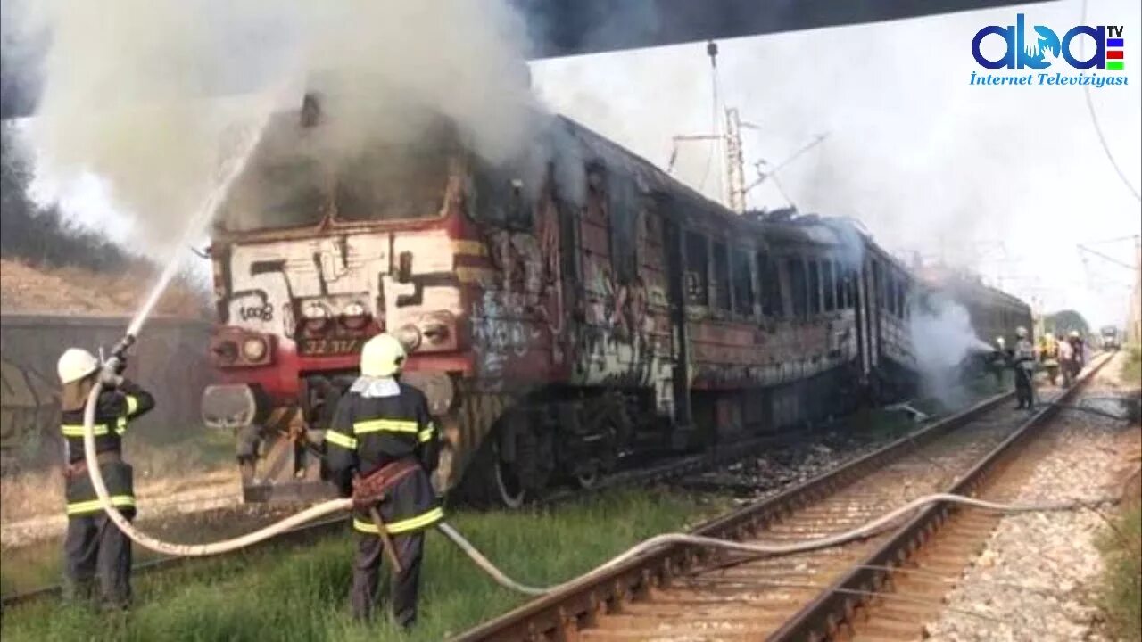 При пожаре в вагоне поезда. Пожар в пассажирском поезде.