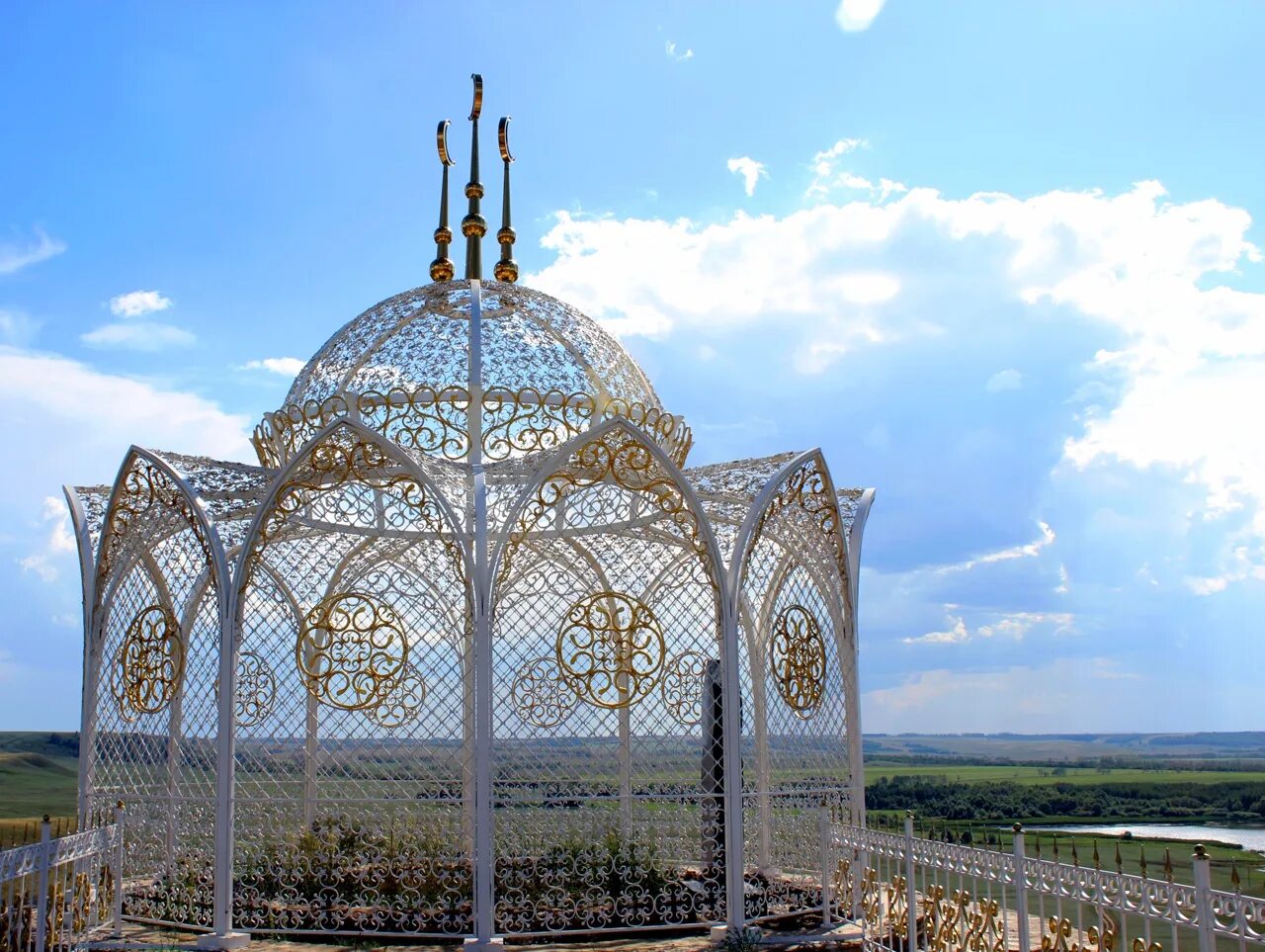 Киргиз миякинский район. Мечеть сахаба гора Нарыстау Башкирия. Гора Нарыстау Миякинский. Святой источник Нарыстау в Башкирии. Священная гора Нарыстау.