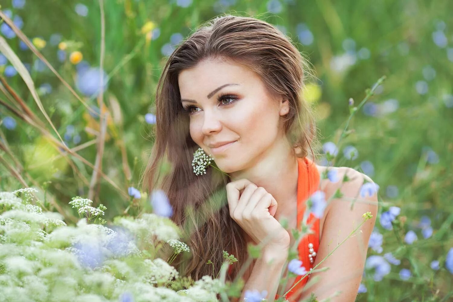 девушка в цветах. роскошная женщина. о женщина. модель миранда керр. девушка с цветком.