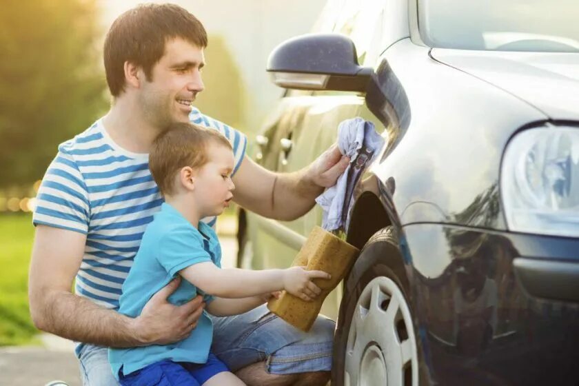 Dad a new car. Папа с сыном с машинками. Папа с ребенком в машине. Папа и сын картинки. Машина для сына.
