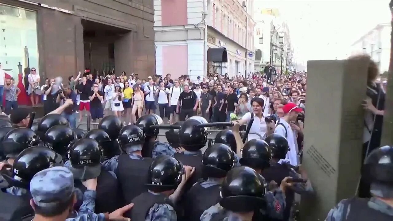 Под еще свежими впечатлениями от московских волнений