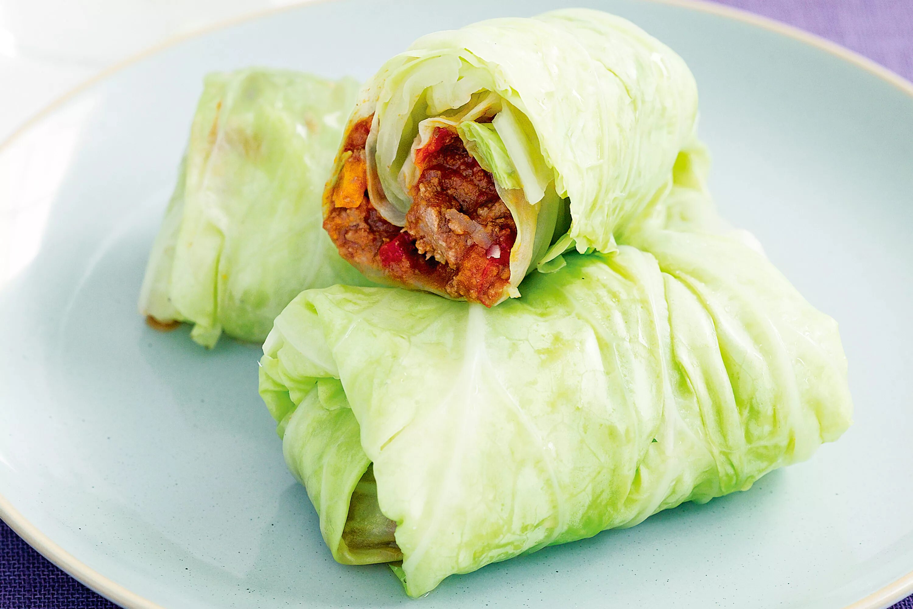 Мясо в капустных листьях рецепт