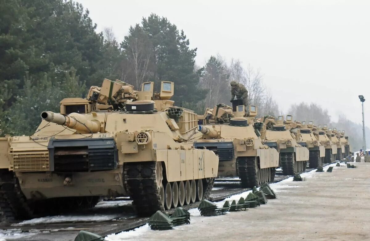 Бмп bradley всу. Американские бтр stryker. Натовская техника в новом уренгое. Брошенная техника сша в афганистане. Натовская техника в новом уренгое.