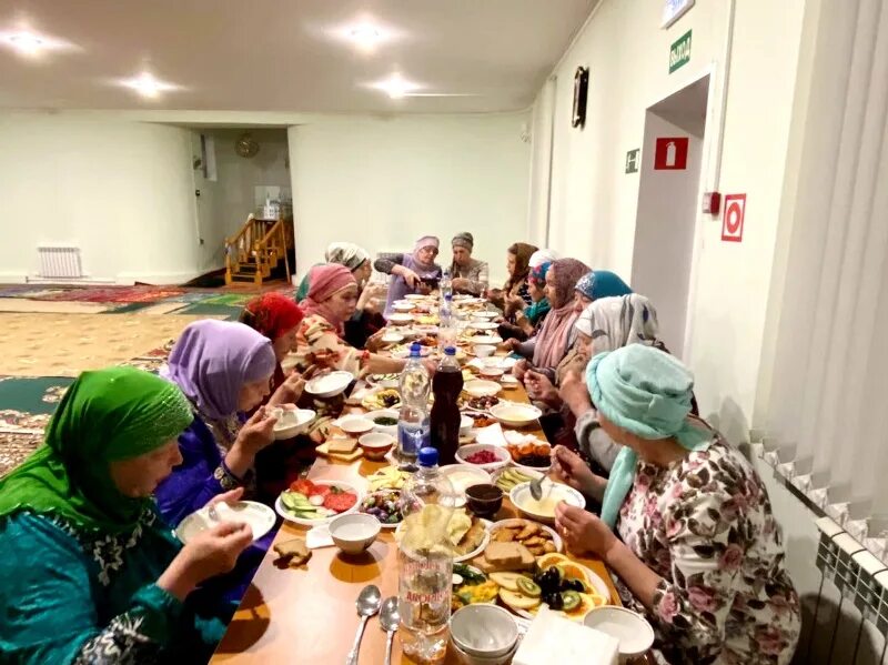 ифтар уфа. мечеть гуфран уфа. мусульманское кафе в уфе. где проводят ифтары в уфе. большой ифтар.