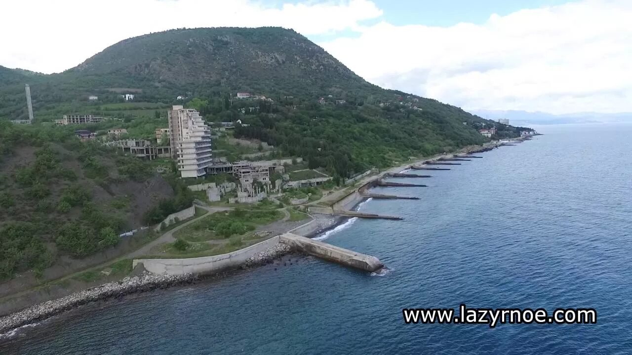 Пансионат лазурный алушта. Лазурное Алушта Крым. Поселок Лазурное Алушта. Пансионат Лазурный берег Алушта. Санаторий Лазурное Крым.