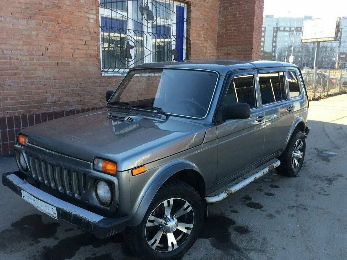 Авторынок нива с пробегом. Лада 4x4 2131 нива 2012. ваз 2131 тольятти. ваз 2131 в дербенте. нива к457км серый лада серая.
