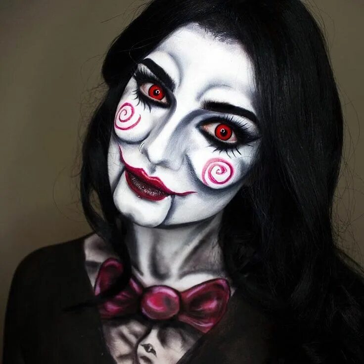 Пила фильм кукла билли. Грим на хэллоуин кукла из пилы. Девушка пила. Кукла из пилы образ на хэллоуин. Девочка начало и пила клоун.