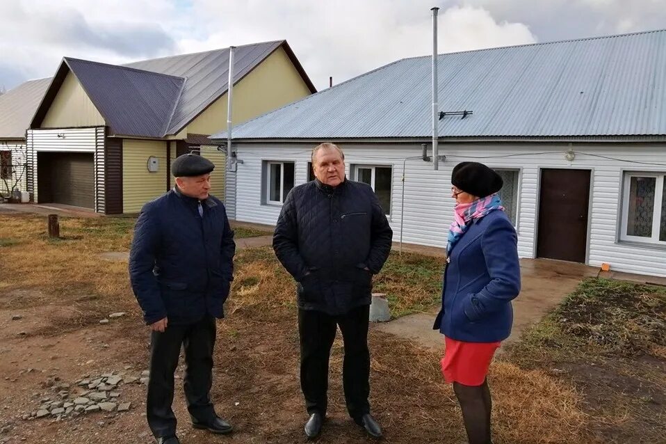 Родничный дол Переволоцкого района. Село Родничное Переволоцкого района. Село Родничное Переволоцкого района Оренбургской области. Родничный дол Оренбургская область.