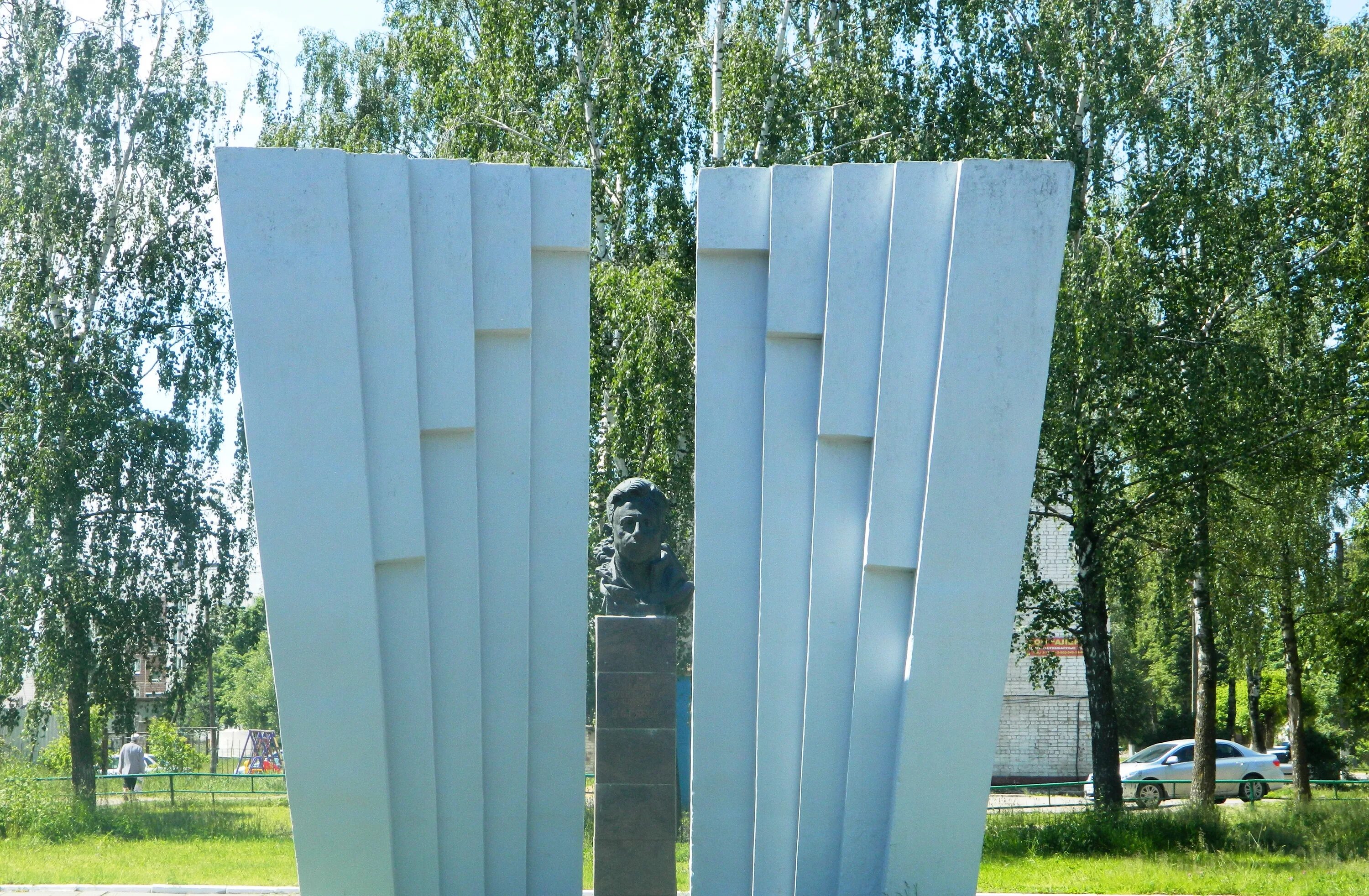 Дядьково брянская область. Памятник Рябку Дятьково. Мемориал воинам Дятьково. Дятьково 1941. Мемориал партизанам Дятьково.