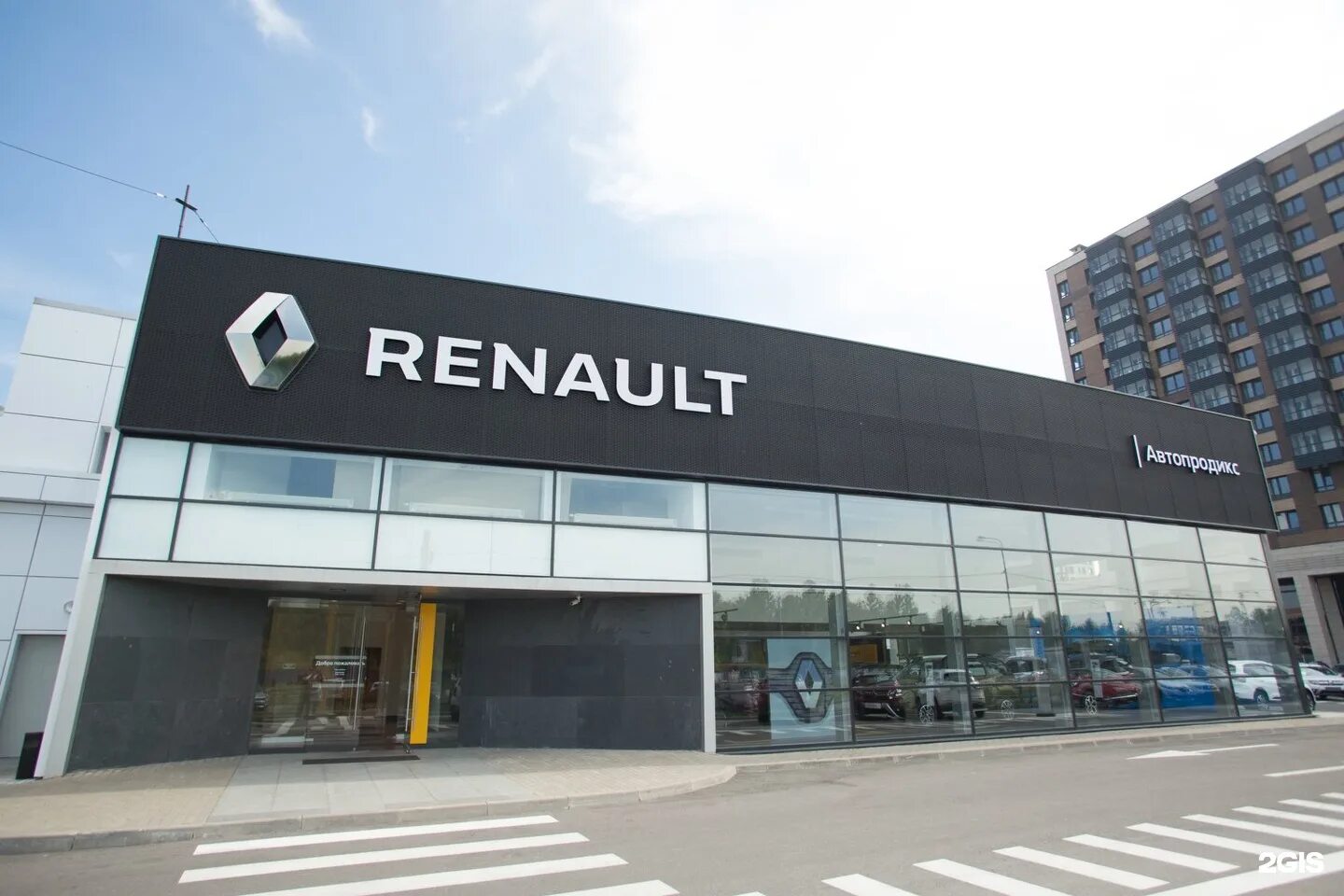 Renault санкт. Автосалоны на Дальневосточном. Renault дилерский центр терминал. Дилер Рено в СПБ.