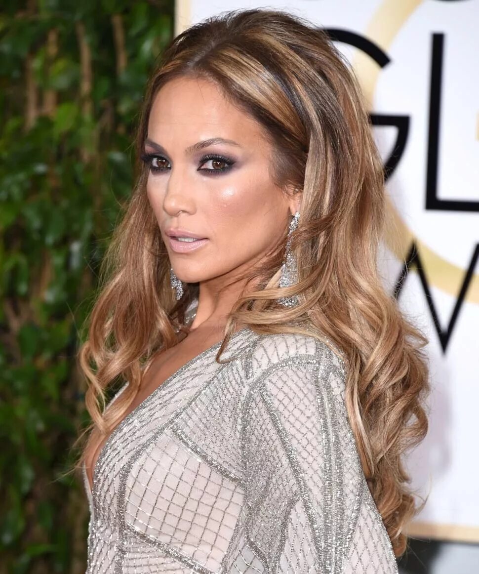 Мелирование сейчас в моде. Мобное окрашивание волос2022. Модные тенденции мелирование. Мелирование 2022 балаяж. Мелирование балаяж 2021.