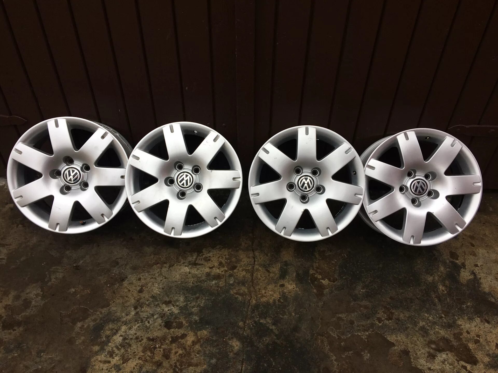 Литые диски 5 112 r16. Диски фольксваген пассат r16. оригинальные диски на фольксваген пассат r16. диски фольксваген r16 оригинал. оригинальные диски vw r16.