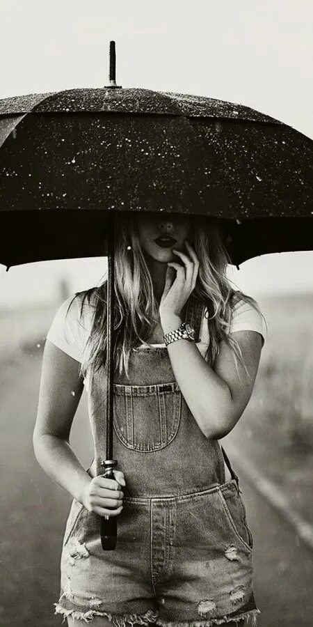 интересная жизнь. котик с бабочкой на носу. очень странное настроение. девушка с зонтом. фотосессия с глубоким смыслом.