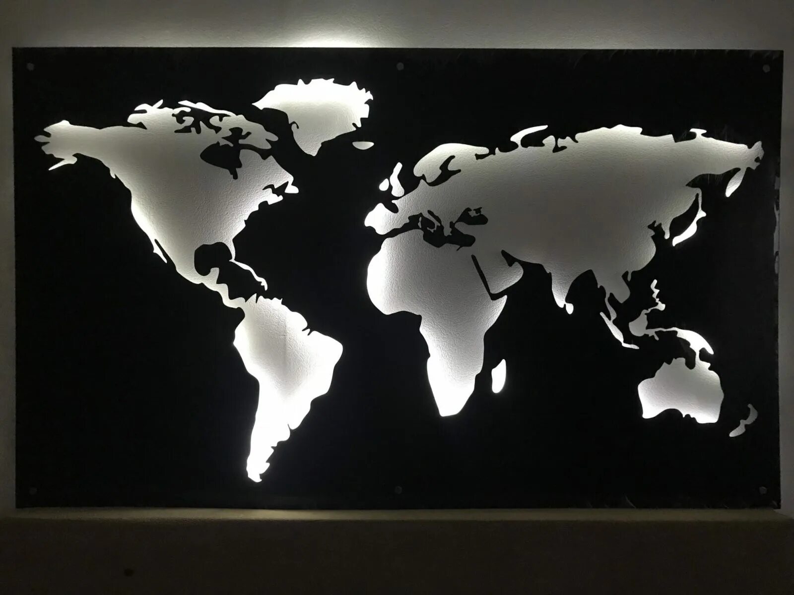 Настенная карта с подсветкой. Континенты с подсветкой на стену. Материки на стену с подсветкой.