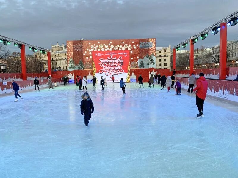 Каток черемушки. Каток на площади революции в Москве. Каток на профсоюзной 41.