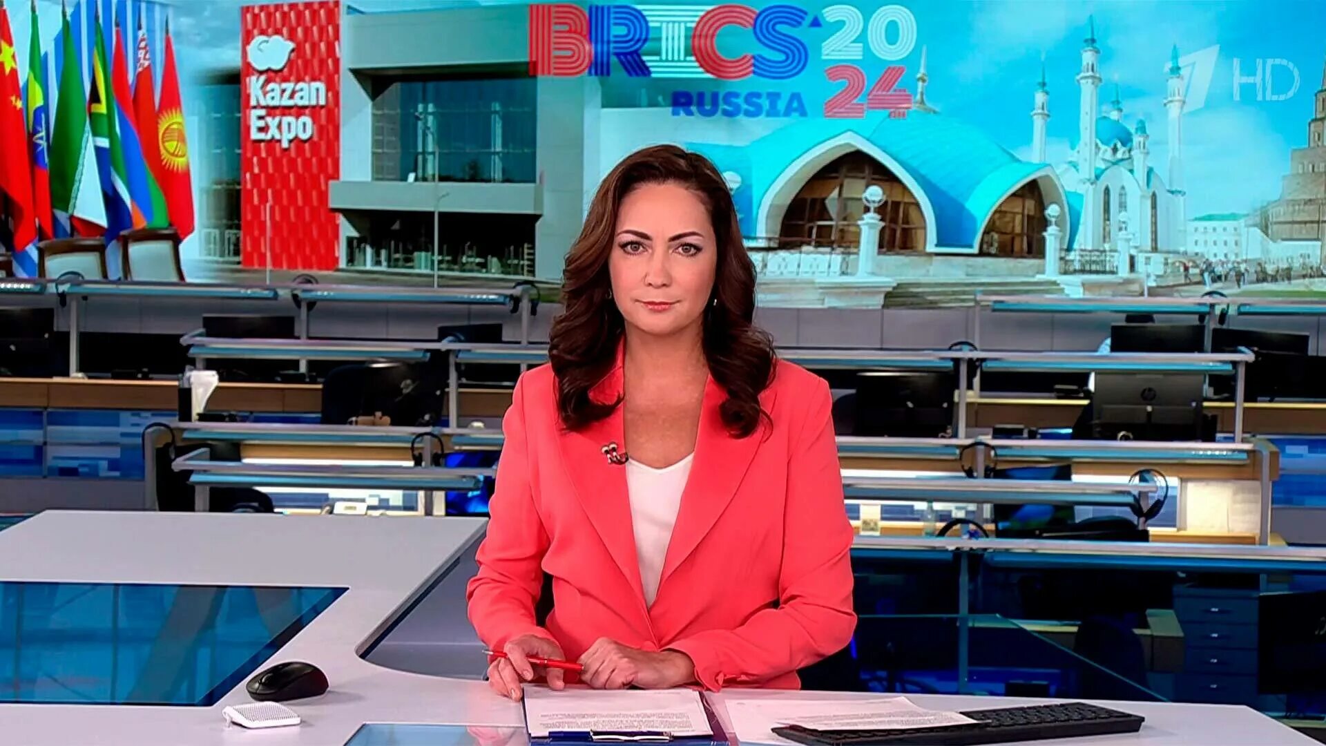 Новости 1 канал 19. Первый канал воскресное. Выпуск новостей первый-канал. Ведущие канала культура женщины. Всем миром 1 канал.