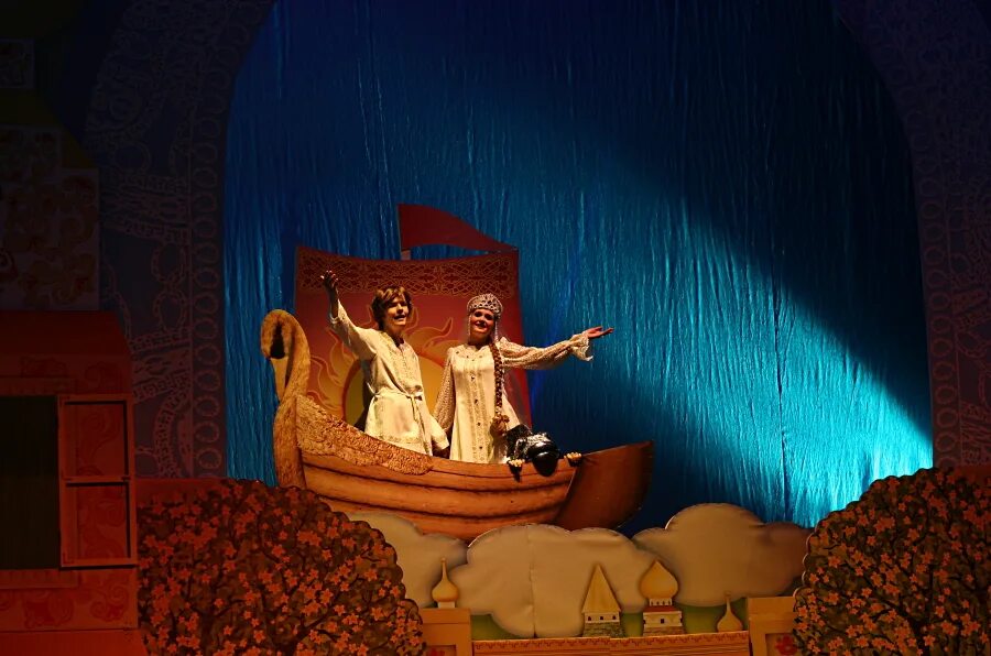 Летучий корабль мюзикл театр терезы дуровой. Мюзикл летучий корабль театр на серпуховке. Летучий корабль спектакль театр театр. Театр корабль. Летучий корабль спектакль театр театр.