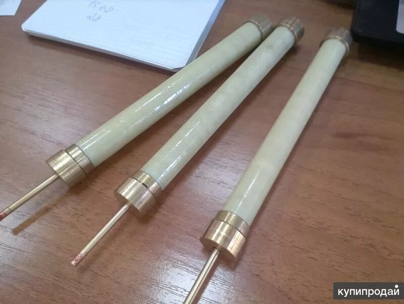 ЧЕМ НЕОБХОДИМО ПОЛЬЗОВАТЬСЯ ПРИ СНЯТИИ И УСТАНОВКЕ ПРЕДОХРАНИТЕЛЕЙ В ЭЛЕКТРОУСТА