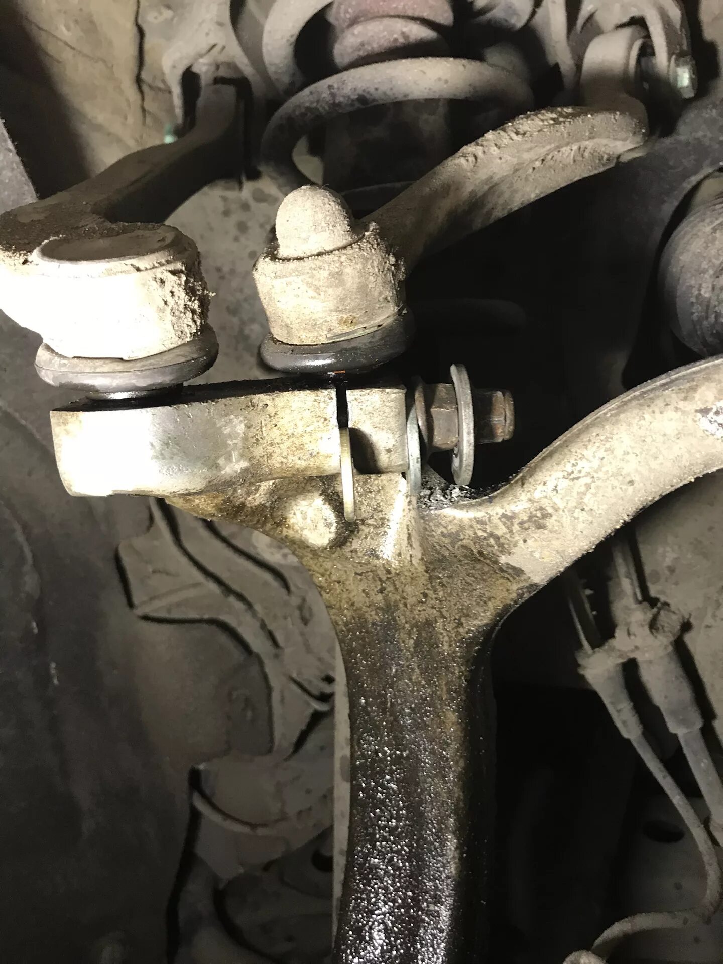 Амортизатор передний форд эксплорер 4. Берлинго задние колеса домиком. Переднее колесо домиком фф1. Болт передних амортизаторов форд эксплорер 4 2005. Амортизаторы форд эксплорер 1.