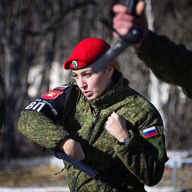 Забрала военная полиция. Краповый берет солдат. Спецназ военной полиции РФ. Военная полиция РФ форма. Форма военной полиции.