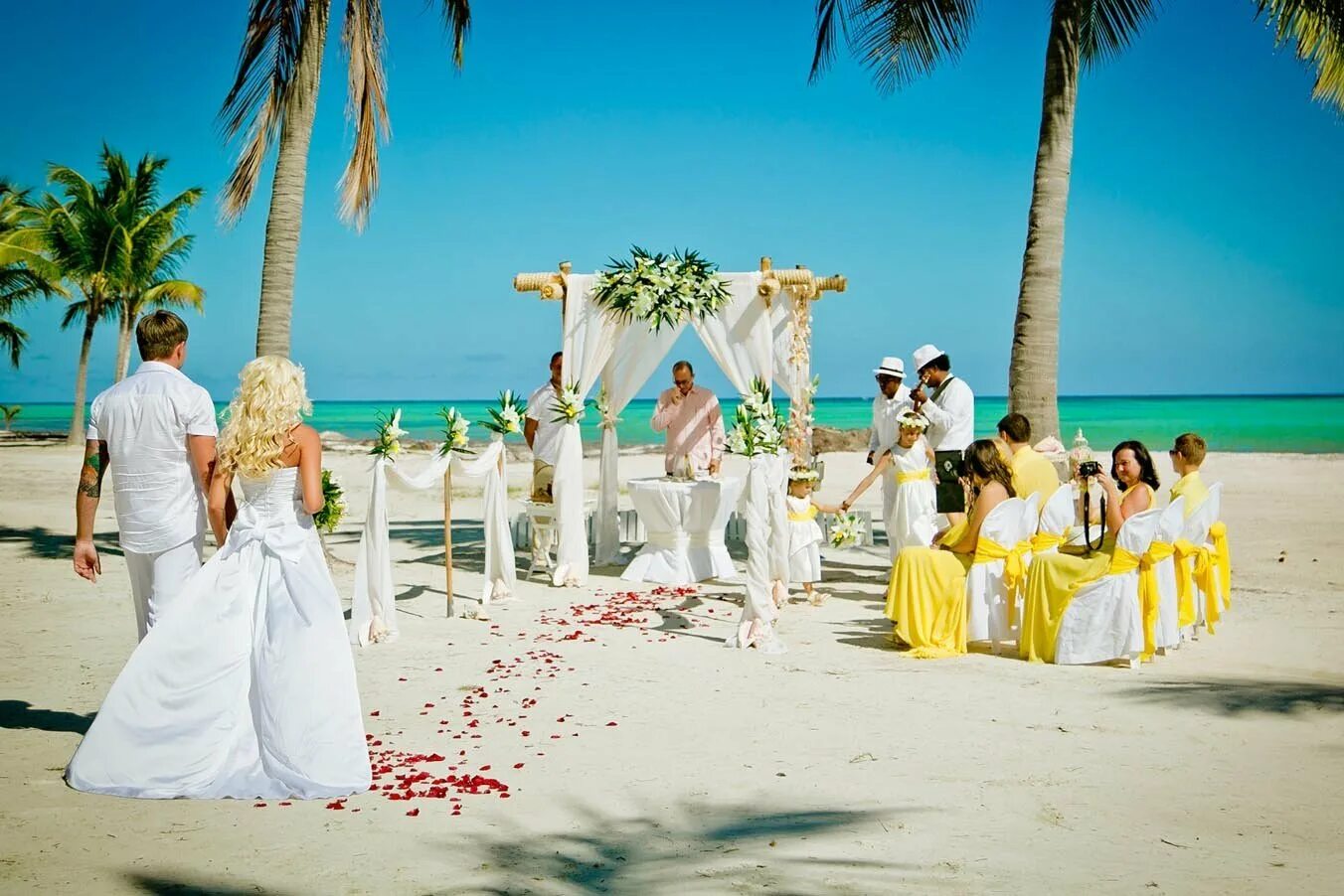 Невеста тур на русском. Свадьба на Мальдивах. Свадебная церемония за границей. Церемония свадьбы на Мальдивах. Символическая свадьба за границей.