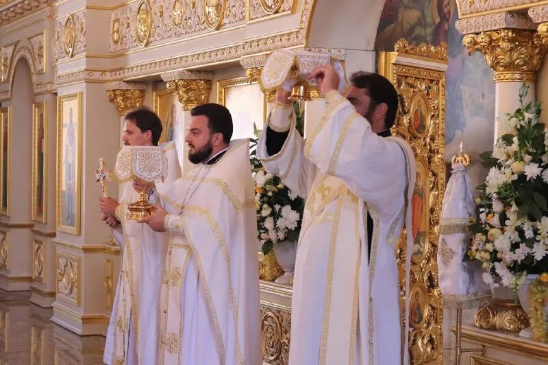 Где снимали настоятель в каком городе. Где снимали настоятель в каком городе. Мощи святителей феодора и иоанна суздальских. Настоятель фильм 2010. Где снимали настоятель в каком городе.