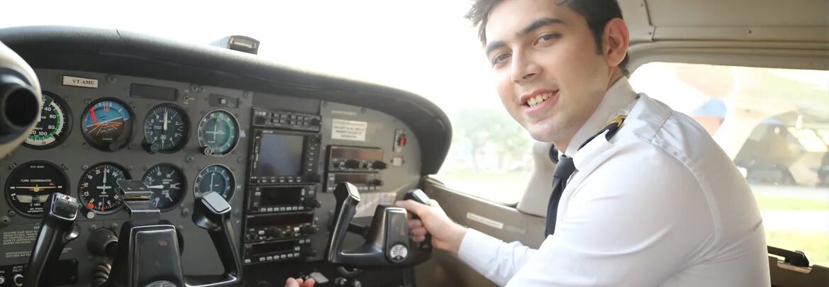 Cfit авиация. Train pilot. Pilot academy iran. Аниме машинист поезда. Пилот boeing.