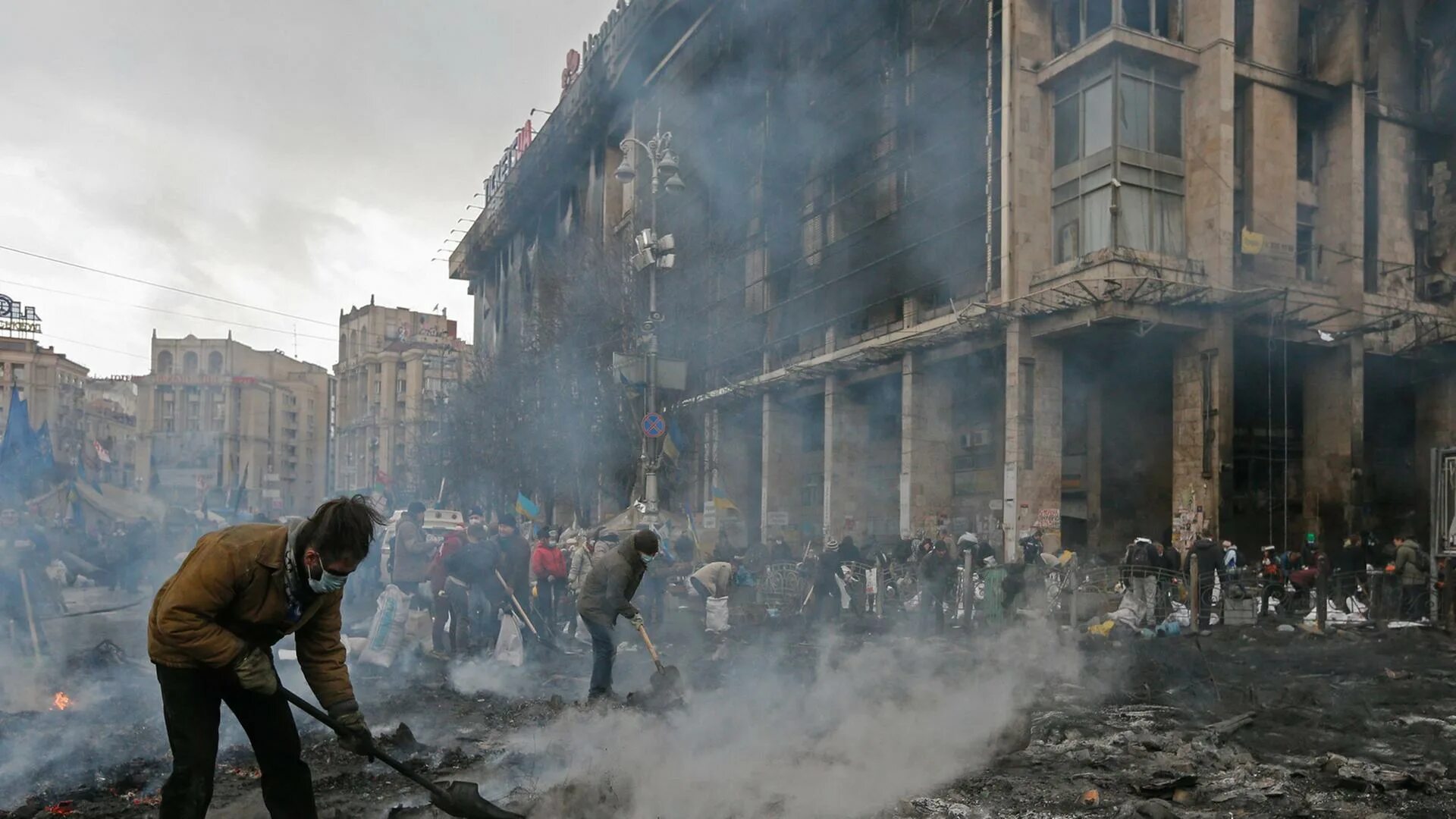 Прогноз майдана. Майдан в Украине 2004. Ярош на Майдане. Майдан на реке.