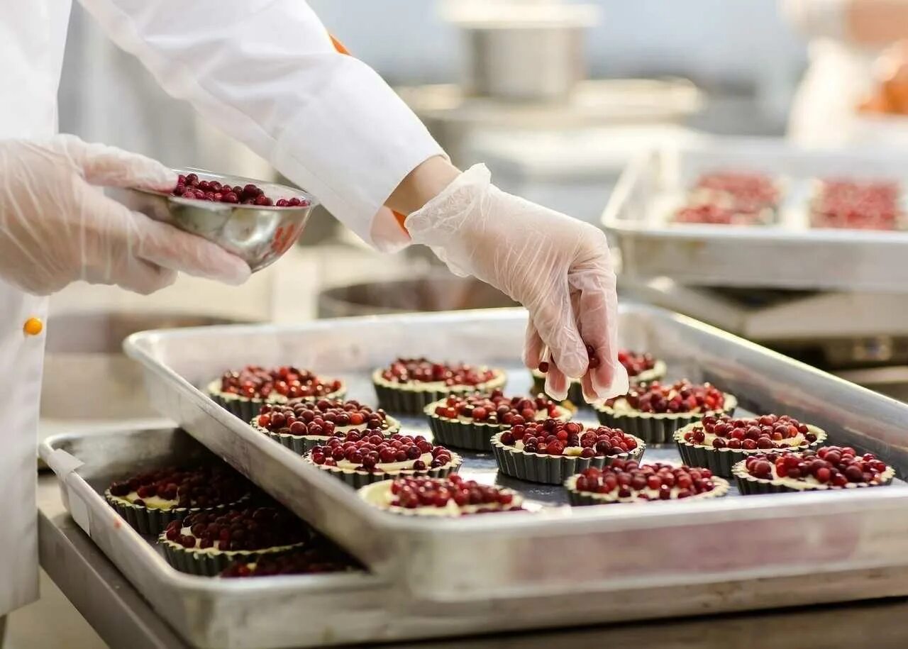 задачи на составление дробно рациональных уравнений. каждый из двух рабочих одинаковой квалификации может выполнить заказ. работу.